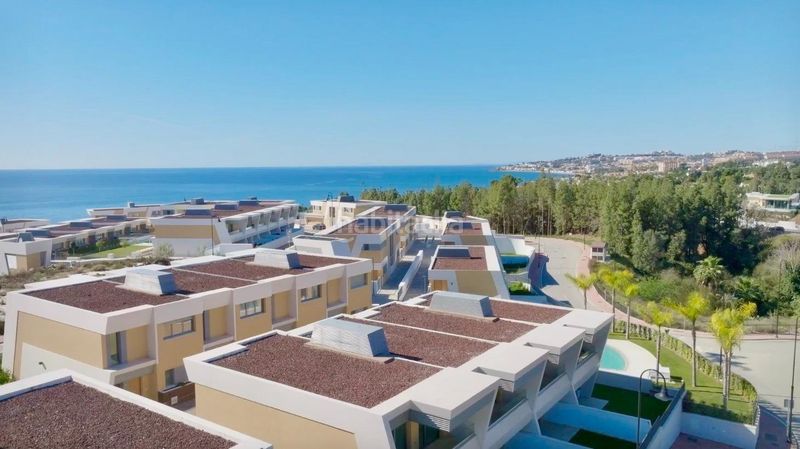 Foto 04fff1c5-74c6-4e98-a184-b6d75619a634. Doppelhaus mit heizung parking pool in El Faro de Calaburra - Chaparral Mijas