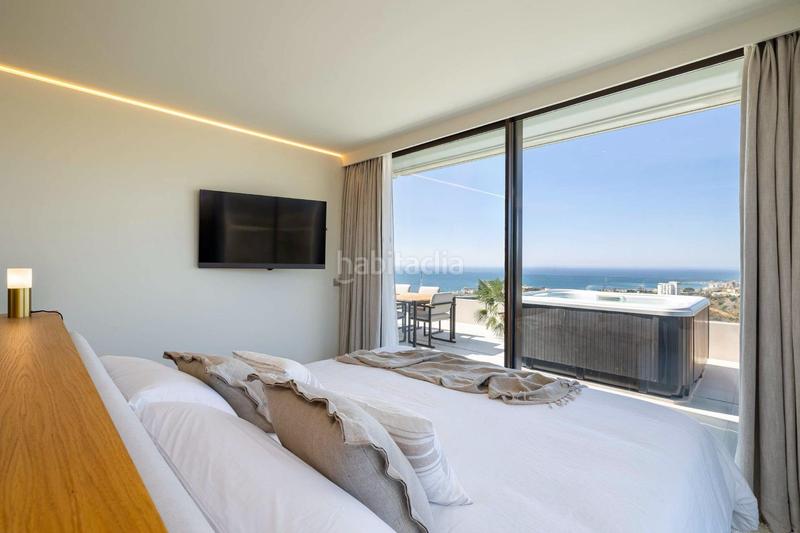 Foto af47a94a-eb10-4567-ab23-d4deb43b2143. Ático majestuoso ático con maravillosas vistas al mar listo para que empieces a disfrutarlo desde ya !!!. en Fuengirola