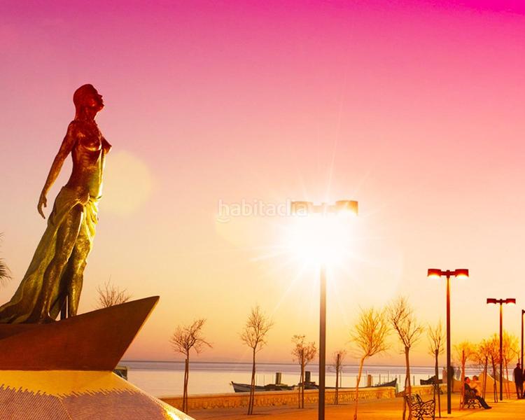 Foto 99589fa0-7538-4571-8f34-86a1873a9d22. Casa pareada pareado en esquina con 3 dormitorios, 3 baños y vistas al mar !!! en Fuengirola