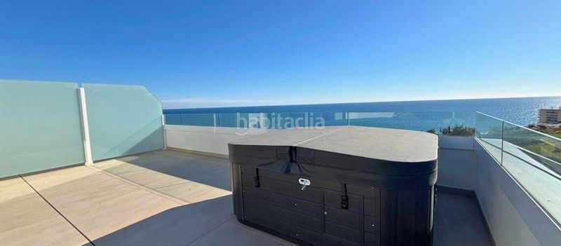 Foto 7ef6647b-e19e-4f35-8c5c-29c7547aad9a. Àtic amb calefacció aparcament piscina a Las Gaviotas - Carvajal Fuengirola