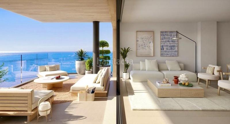 Foto 10266e58-afca-421b-b0b3-ccf1592bf092. Ático la exclusividad en su máxima expresión, a escasos metros de la playa de carvajal, con vistas al mar. en Fuengirola