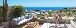 Casa aparellada a La Cala Mijas. Pareado en esquina de 4 dormitorios, con más de 130m2 entre terr