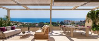 Apartament a Nueva Torrequebrada. Disfrute de terrazas con orientacion sur y vistas al mar, del go