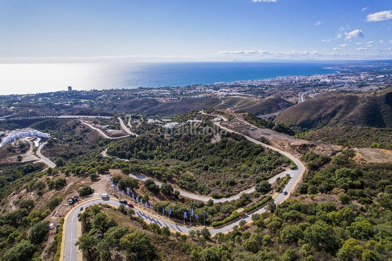 Foto 2a541855-1465-4aca-a0b4-154e8e1f1af0. Erdgeschoss mit pool in Alto de los Monteros Marbella