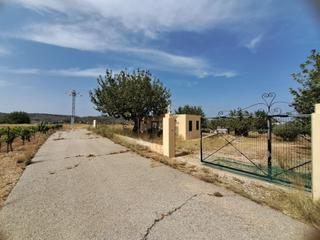 Masia a Montroy. Venta de casa de 50 metros con terreno rústico  montroi