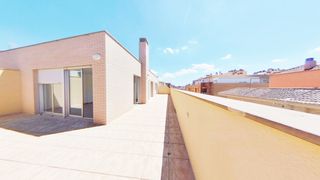 Àtic  Molina de segura - cl salvador. Ático de 3 dormitorios y 2 baños, situado en la localidad de mol