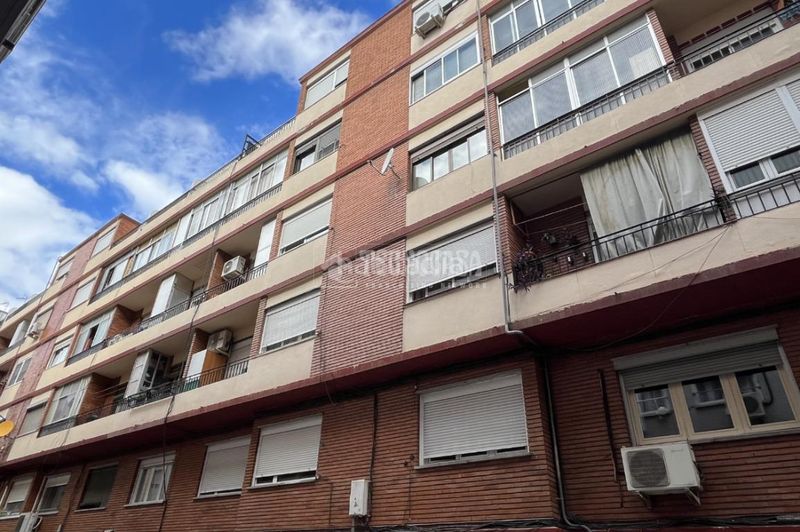 Foto 835ebe38-9d8d-43cc-b591-bc6dfe7f8eb0. Pis amb calefacció a Torrero Zaragoza