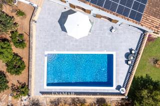 Xalet a Bunyola. Chalet unifamiliar con jardín, piscina, apartamento invitados y