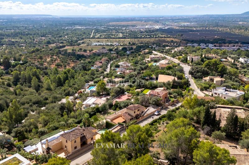 Foto aad8c8d6-a1d0-4ef9-8bbd-60e8ade2cbd0. Chalet  unifamiliar con terreno, piscina y espectaculares vistas a las montañas y bahía de palma en Bunyola