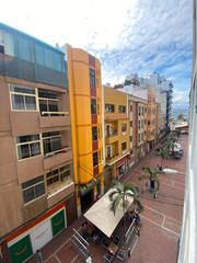 Location Appartement à Calle prudencio morales 43. Luminoso estudio en alquiler a una calle de la playa de las cant