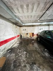 Car parking in Calle Pelayo