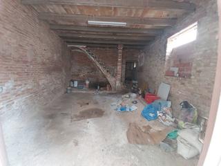 Casa a Alcanar. Casa de pueblo céntrica y esquinera.