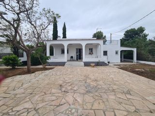Chalet in Carrer montecarlo b 3. Excelente chalet independiente cerca de la ràpita