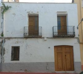 Casa  Carrer del general prim. Gran casa para reformar.