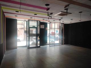 Location Local commercial à Carrer de jaume i 4. Local de 76 m2 condicionat per iniciar l'activitat