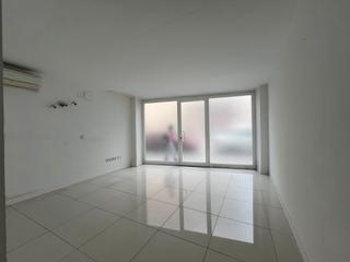 Location Local commercial à Valldaura-Carretera de Cardona. Local a planta baixa de 220 m2 apte per iniciar l'activitat