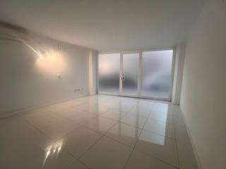 Lloguer Local Comercial  Carretera de cardona. Local de 80 m2 apte per iniciar l'activitat a un pas del centre