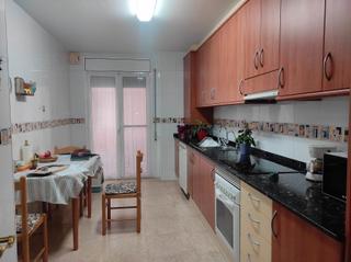 Pis  Carretera cardona. Pis seminou de 3 habs amb calefacció, ascensor, traster i 1 pk