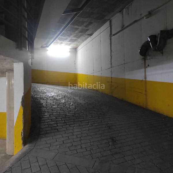 Foto 0fe134ea-aab7-4347-a112-d362e8dad6d5. Aparcament cotxe a Callús