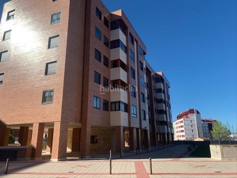 Foto d7c6b4a6-4393-47e0-9077-59e432c13e7f. Autoparkplatz in avenida de la juventud 28 in Sónsoles Ávila