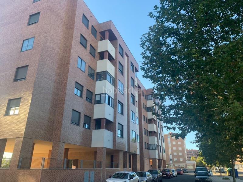 Foto f3851e0a-7b9b-4184-b270-0d45f13fc943. Autoparkplatz in avenida de la juventud 28 in Sónsoles Ávila