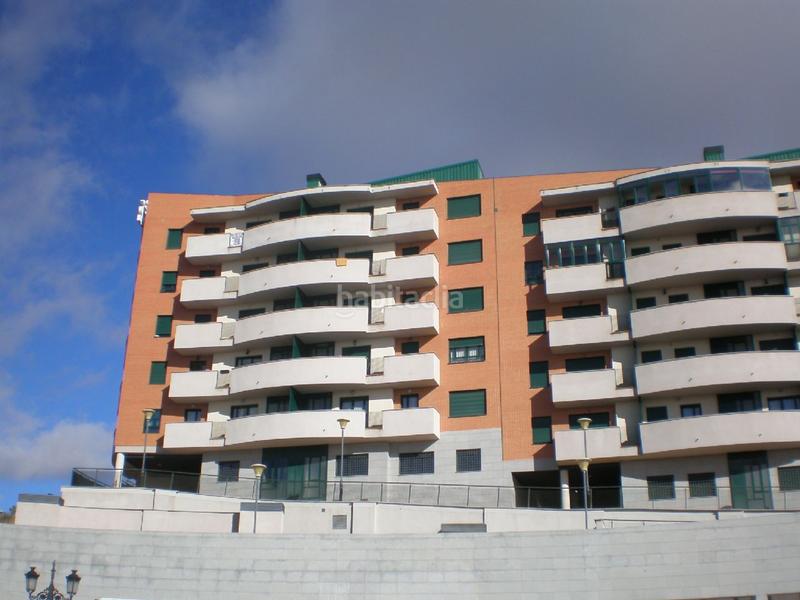 Foto 21965669-c3df-4546-a3cc-12099d6a2c59. Parking coche en calle de manuel gómez moreno 2 ultimas plazas de garaje en Ávila