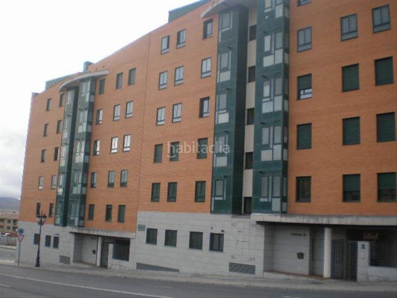 Foto 259cccfd-1527-43f8-9eef-67e2c484b4aa. Parking coche en calle de manuel gómez moreno 2 ultimas plazas de garaje en Ávila