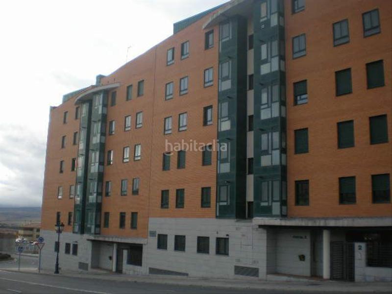 Foto 2c772ddf-2973-49b4-9395-45c323df901d. Parking coche en calle de manuel gómez moreno 2 ultimas plazas de garaje en Ávila