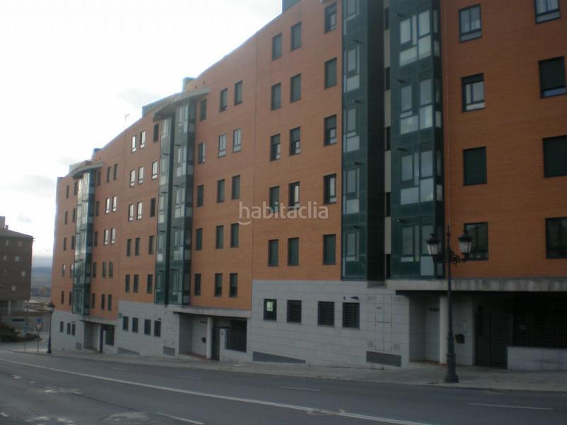 Foto 65eaa8c9-fb16-474f-b4f2-d601434acba6. Parking coche en calle de manuel gómez moreno 2 ultimas plazas de garaje en Ávila