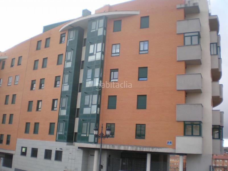 Foto 9b46bd5e-65ec-461b-bb4f-bded9a90f5d4. Parking coche en calle de manuel gómez moreno 2 ultimas plazas de garaje en Ávila