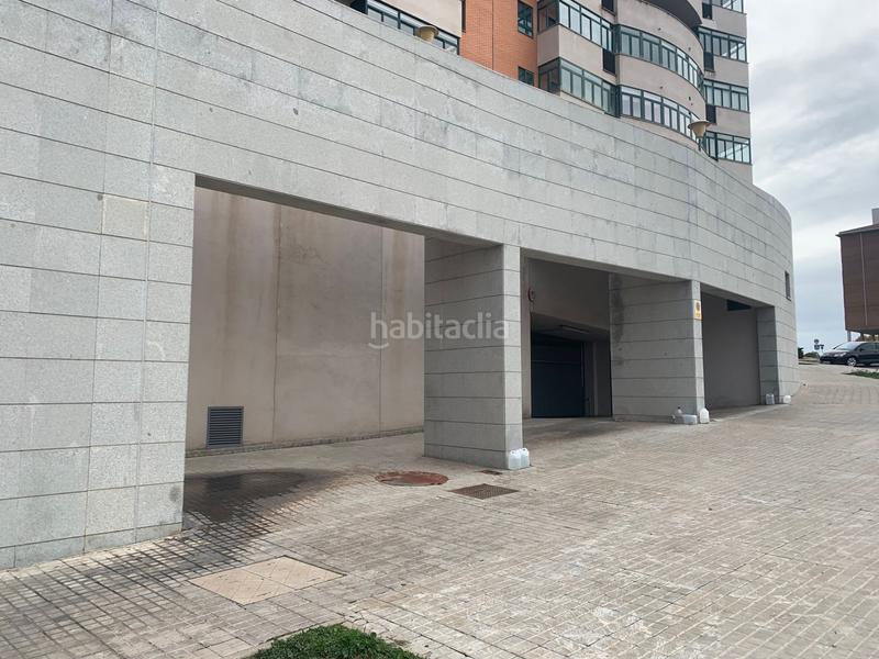 Foto c2eeff23-d446-42d4-84b1-c44f661024da. Parking coche en calle de manuel gómez moreno 2 ultimas plazas de garaje en Ávila