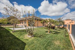 Maison à Oregano 7. Chalet pareado con parcela de esquina