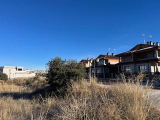 Terreny residencial a Ramon de francisco 1. Venta conjunta o separada de suelos urbanos.