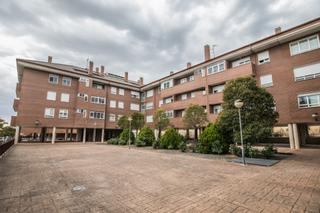 Appartement à Vereda del esquileo 27. Vivienda de 4 dormitorios, garaje y trastero.