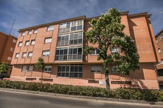Rent Flat in Jesus del gran poder 49. Vivienda de 4 dormitorios con garaje