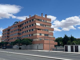 Lloguer Pis a Derechos humanos 60. Vivienda de 2 dormitorios, garaje y terraza.