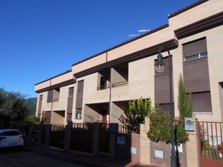 Casa  Cruz malpelo 13. Vivienda adosada en rentabilidad, alquilada.