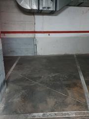 Aparcament cotxe a Carrer de vallparda 58. Parking muy economico