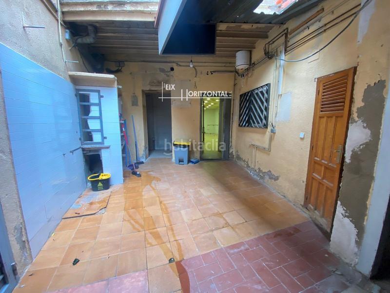 Foto fd0e7d5c-a83d-4a50-adfc-4c332f78ddce. Lloguer local comercial a Centre Sabadell