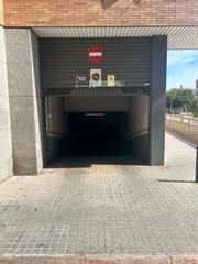 Parking voiture à Turull de