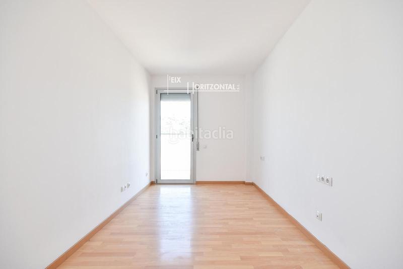 Foto 1cb28833-2685-4e11-9c6e-36d9ab43f1d8. Pis amb calefacció aparcament a Montornès del Vallès