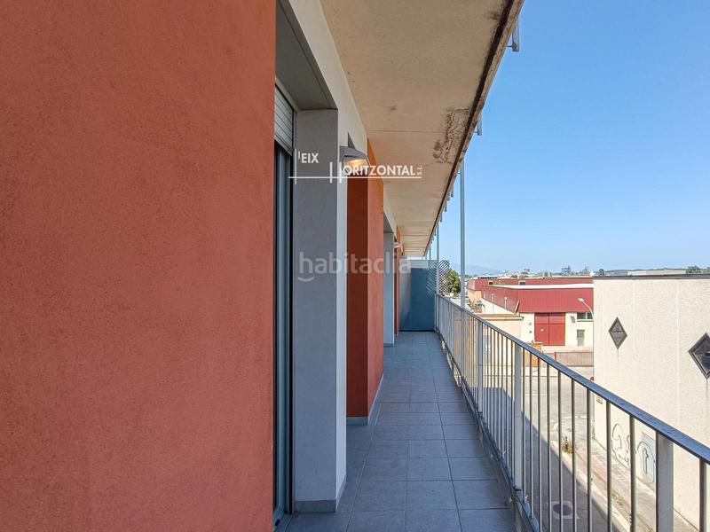 Foto 81eded0c-e163-42ce-921b-f39b8f6e3ef5. Pis amb calefacció aparcament a Montornès del Vallès