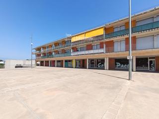 Pis  Ernest lluch d. En montmelo