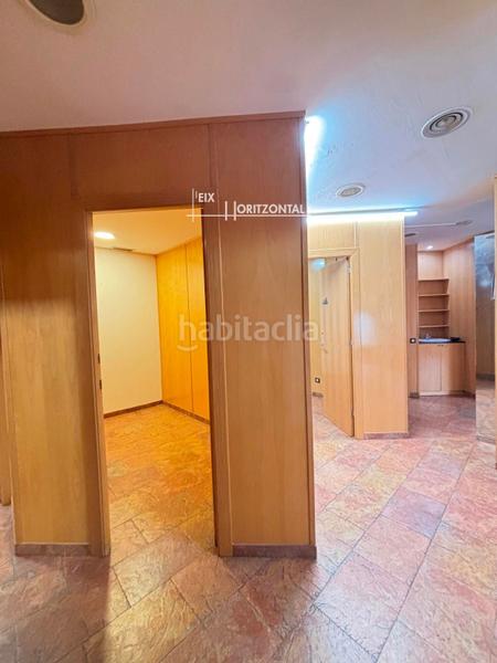 Foto 361f483d-4dc6-4a32-a9a2-201600b40a13. Location local commercial dans Centre Sabadell