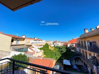Location Attique  Pau rigalt de. Pis lloguer 1 hab. creu alta  pking , traster i gran terrassa