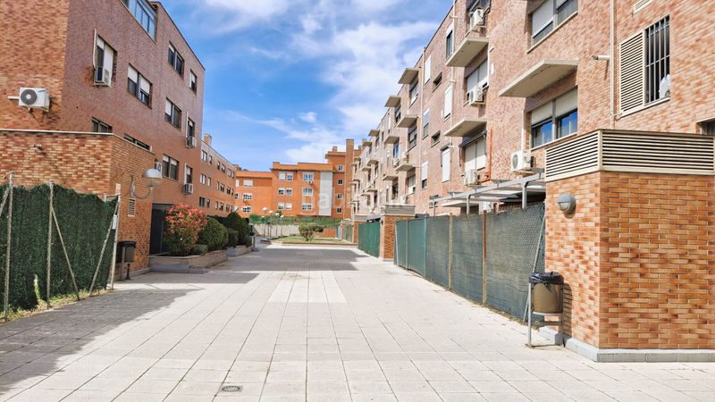Foto b702e0b0-5cb1-4487-8da1-1709190743aa. Pis amb calefacció aparcament piscina a Perales del Río Getafe