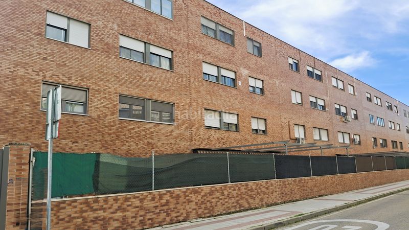 Foto bd5224ce-b9c8-49e6-8577-77d8a85a2648. Pis amb calefacció aparcament piscina a Perales del Río Getafe