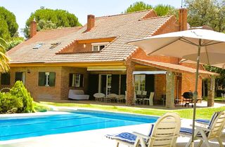 Chalet  Paseo de serbales. Casa en venta en ciudalcampo