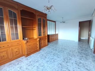 Etagenwohnung in Reyes. Casalia presenta: amplio piso en venta en parla con terraza y 4