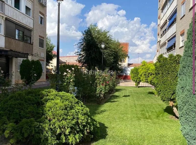 Foto 74d8e7ee-5c33-40a1-9be9-9a9152b8629e. Pis amb calefacció aparcament piscina a Pintores-Ferial Parla